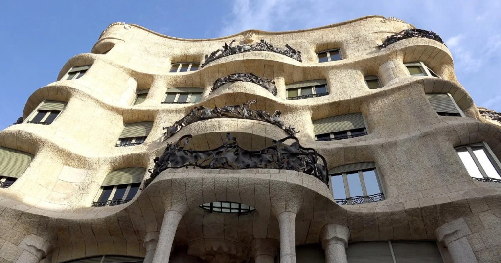 AinB Universitat Apartments