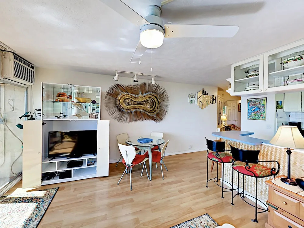 Ocean View W/pool - Across From Kalama Beach 2 Bedroom Condo