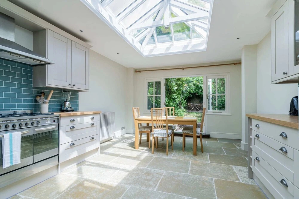 Marvelous 3BR Kennington House w Garden by GuestReady