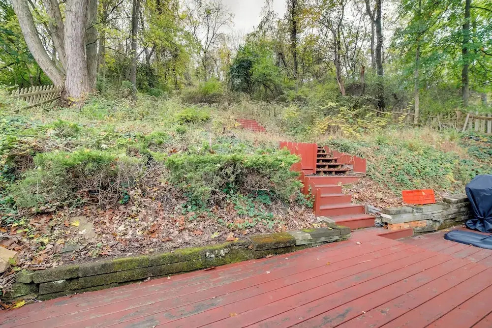 Cute Home w/ Patio ~ 7 Mi to Dtwn Pittsburgh