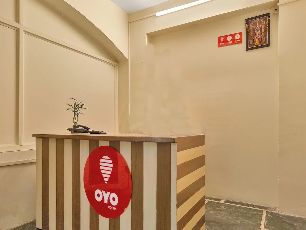 OYO 12301 RG Suites