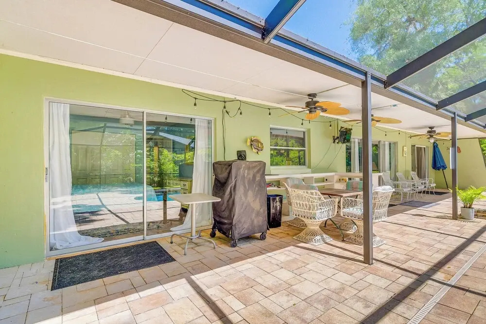 Lovely Crystal River Home with Lanai and Pool!