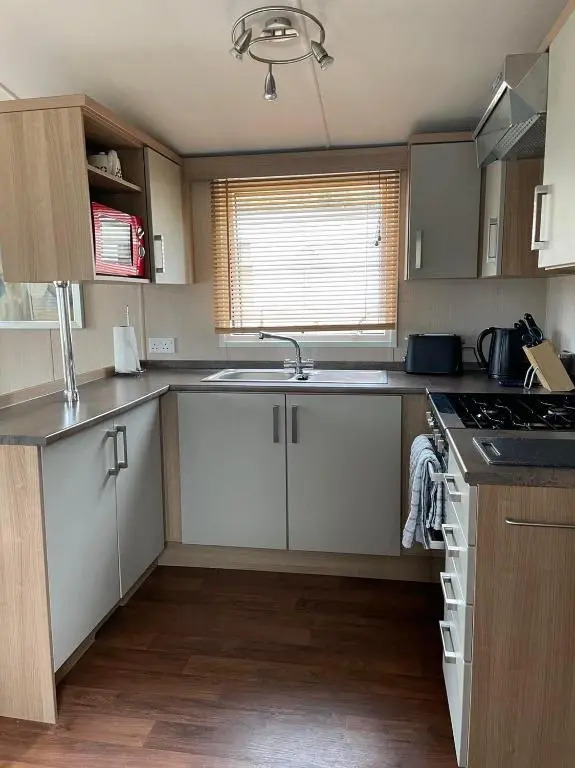 Swift bordeaux 24