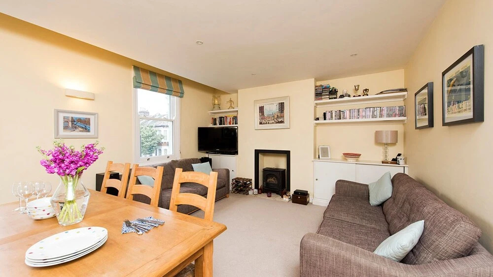Spacious, Comfortable 2BR Fulham Maisonette
