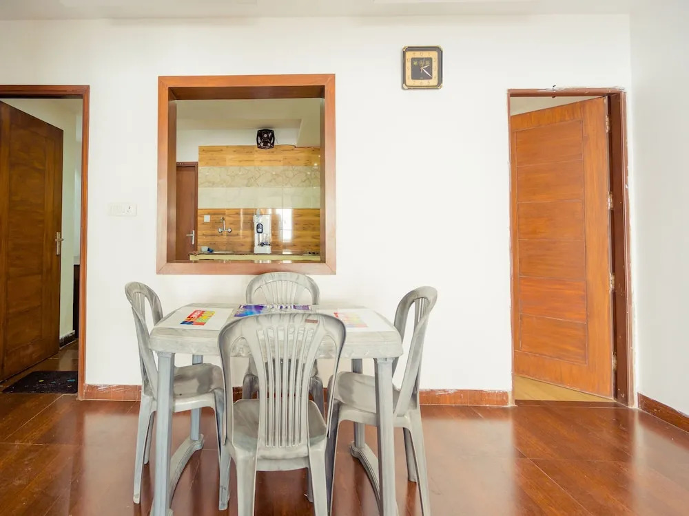 OYO 13160 Home City Heart 3BHK Mall Road