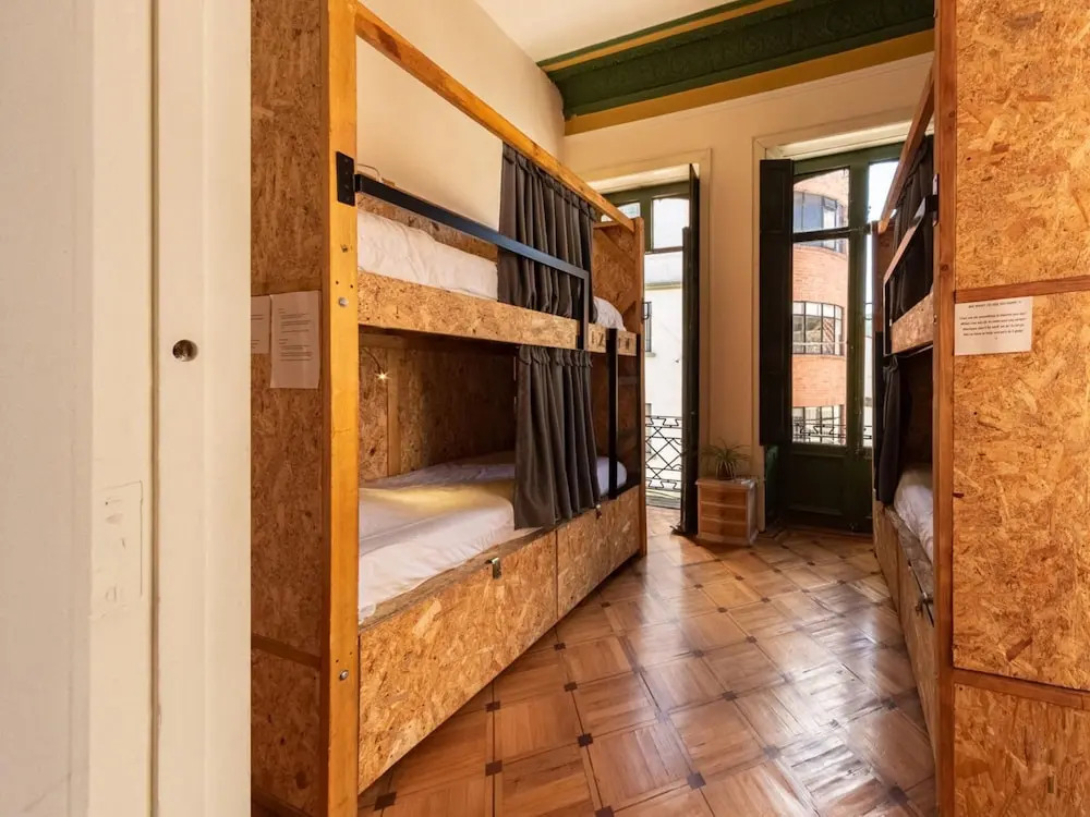 Hostal R10