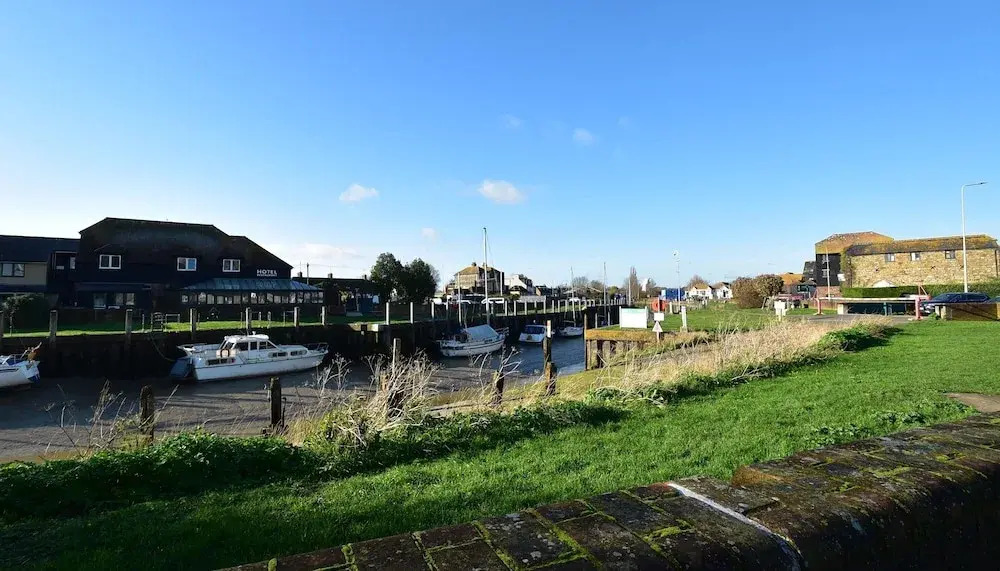 Tilling View with private parking