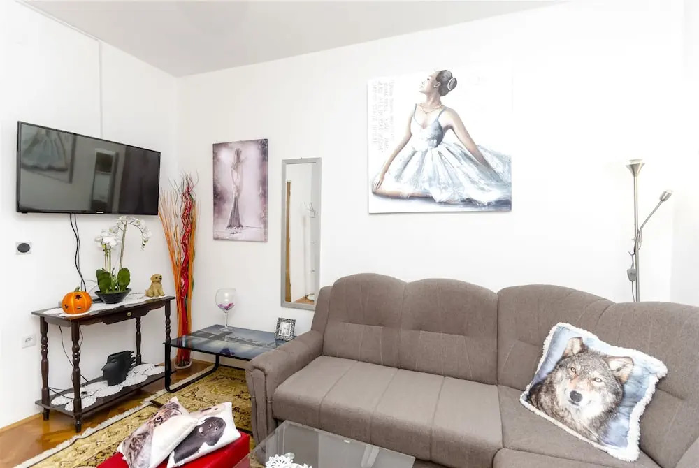 Apartment and Rooms Ive