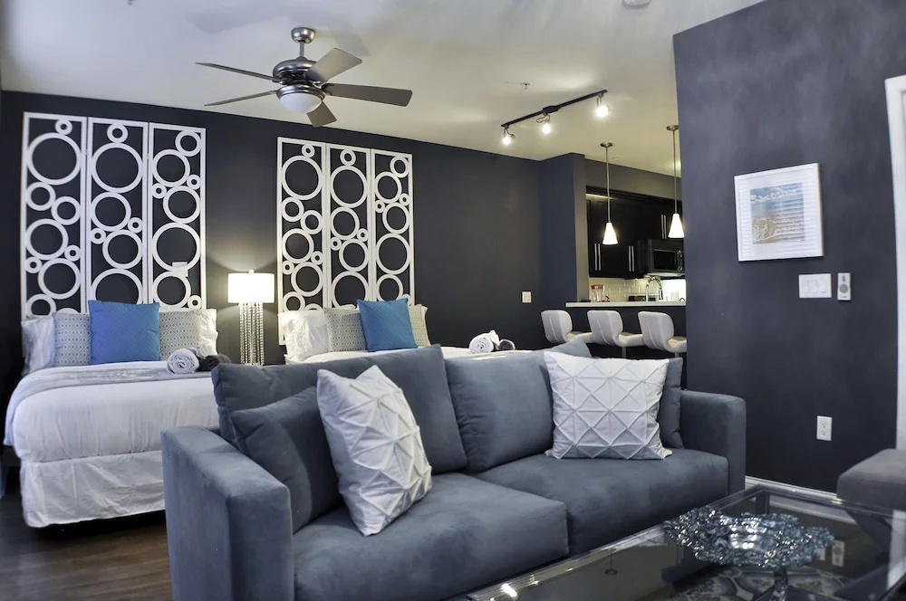 Premier Hollywood LA 4BD Suite