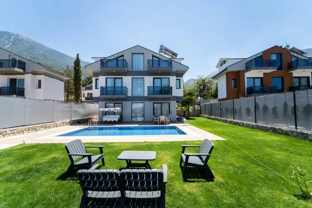 House With Private Pool and Backyard in Fethiye
