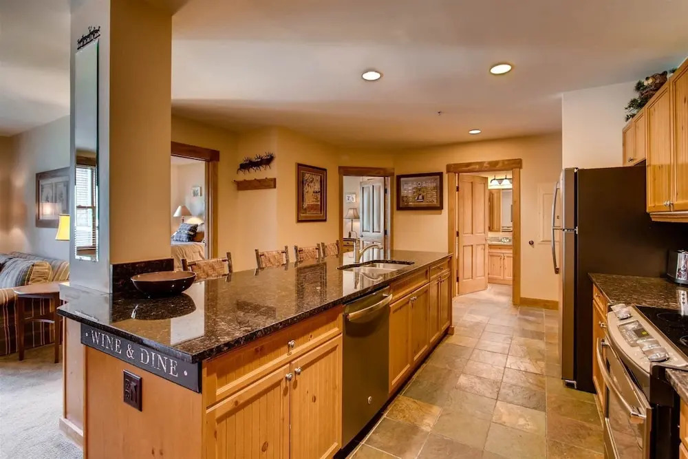 3 Bedroom Condo In River Run With Shared Pool, Hot Tubs, 100 Yards To Gondola