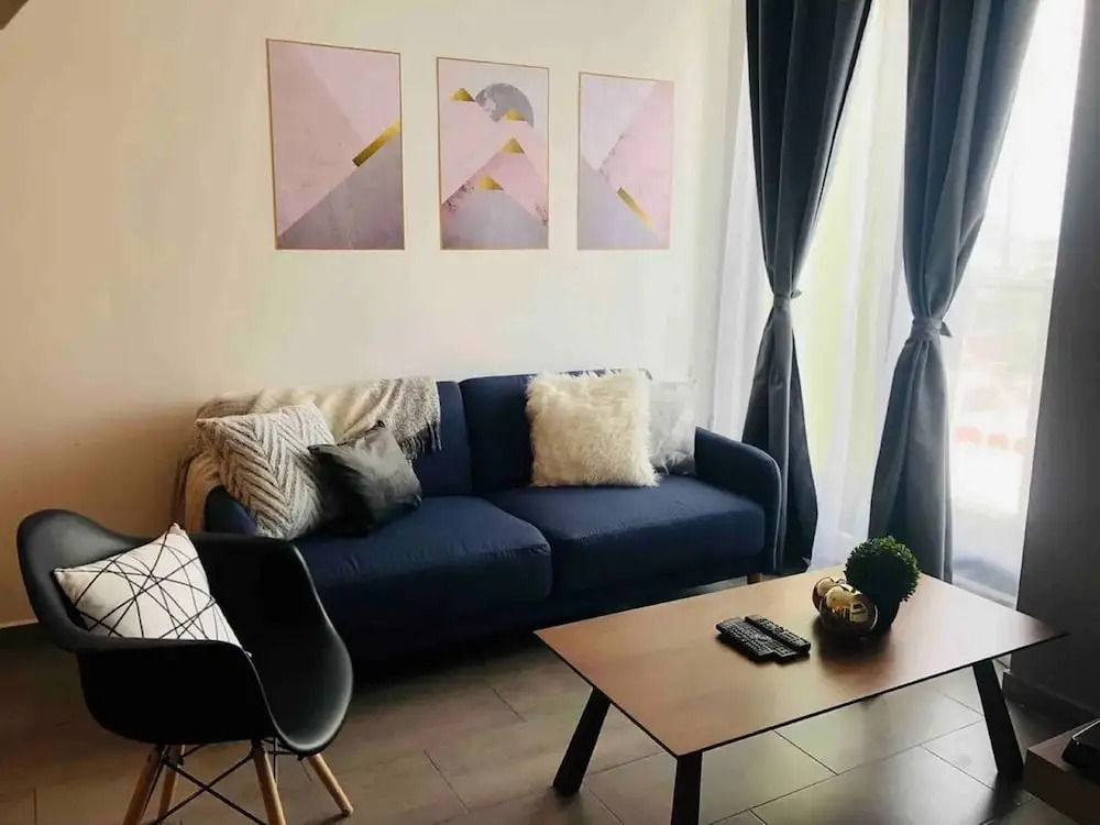 Centro Mty. práctico y comodo. 1BD, 3SB, 1sofaB, 2baños by Mty. Living
