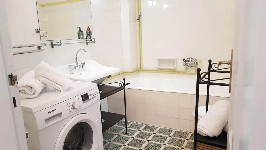 Ionian Apartment- Athens Center, 6 Bd, 2.5 Bath