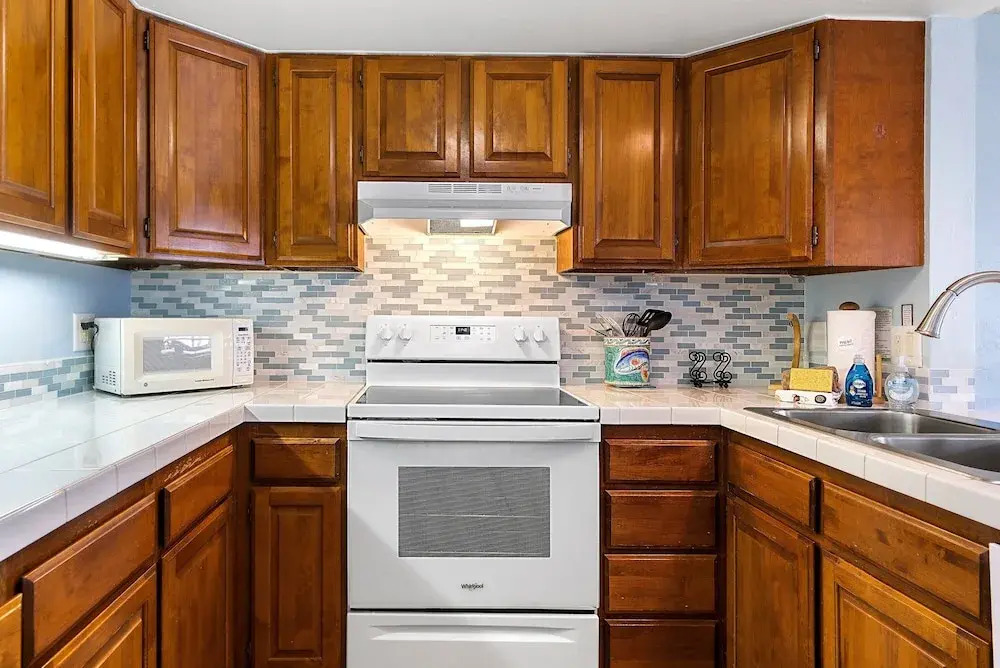 Condo With Central AC - Partial Ocean View - Concierge - Near Magic Sands Beach - Vrkcv