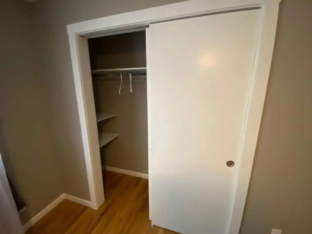 North of Sodermann Park Centrally Located 2/1 Upstairs of House