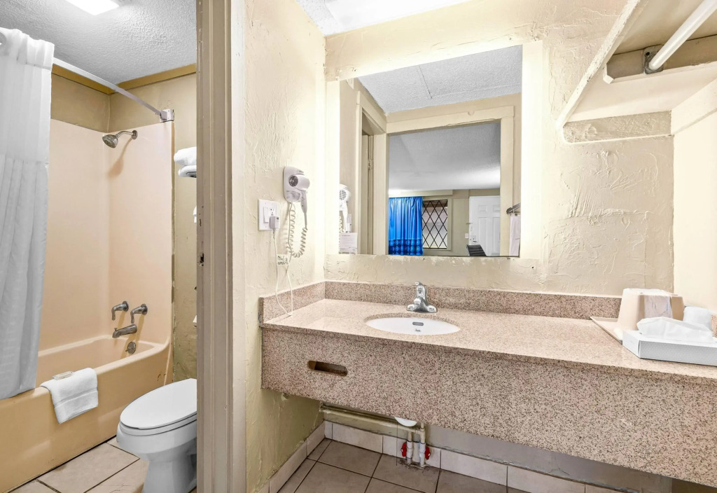 Super 8 by Wyndham Lantana West Palm Beach