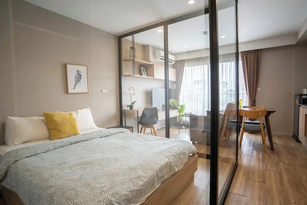 Blossom Condo Sathon-Charoenrat
