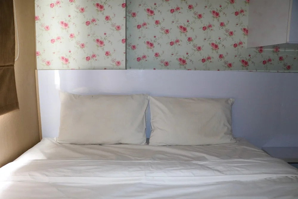 Homey And Cozy Stay 2Br At Green Pramuka City Apartment
