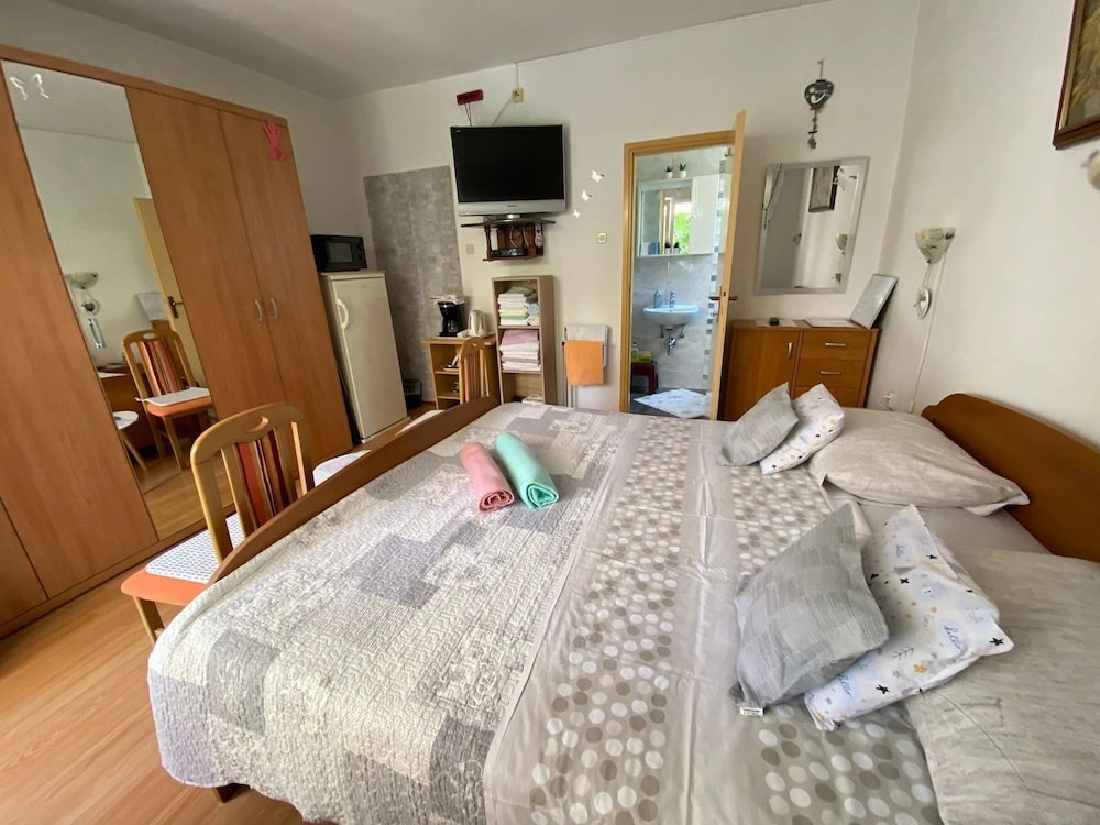 Room Nora