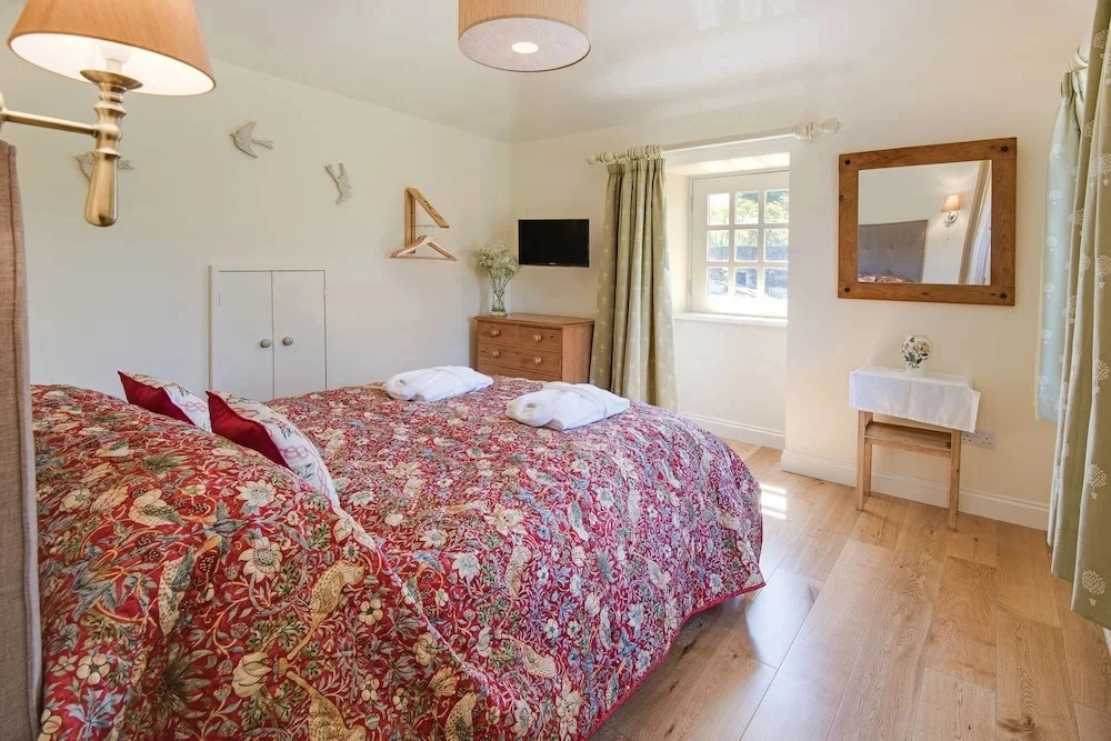Country Cottage Sleeps 3 With Garden and Parking