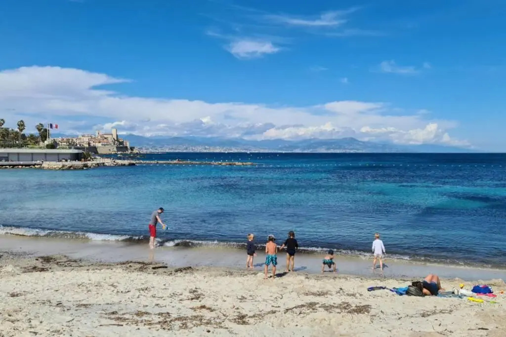 Casalionelantibes Appartement de 70m2 avec jardins et parking