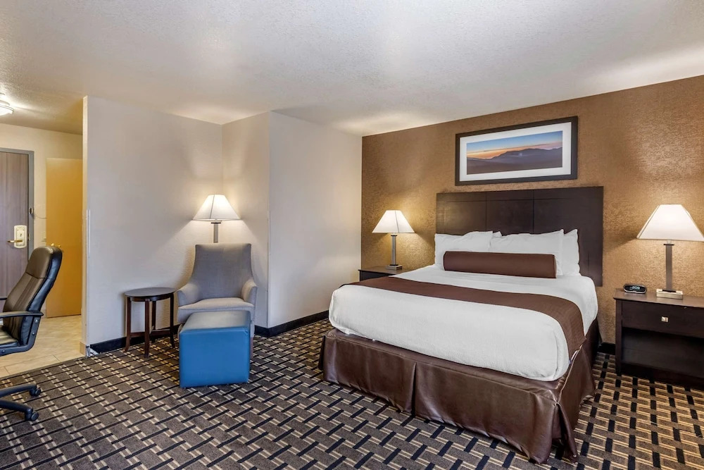 Holiday Inn Express Las Vegas-West (The Lakes)