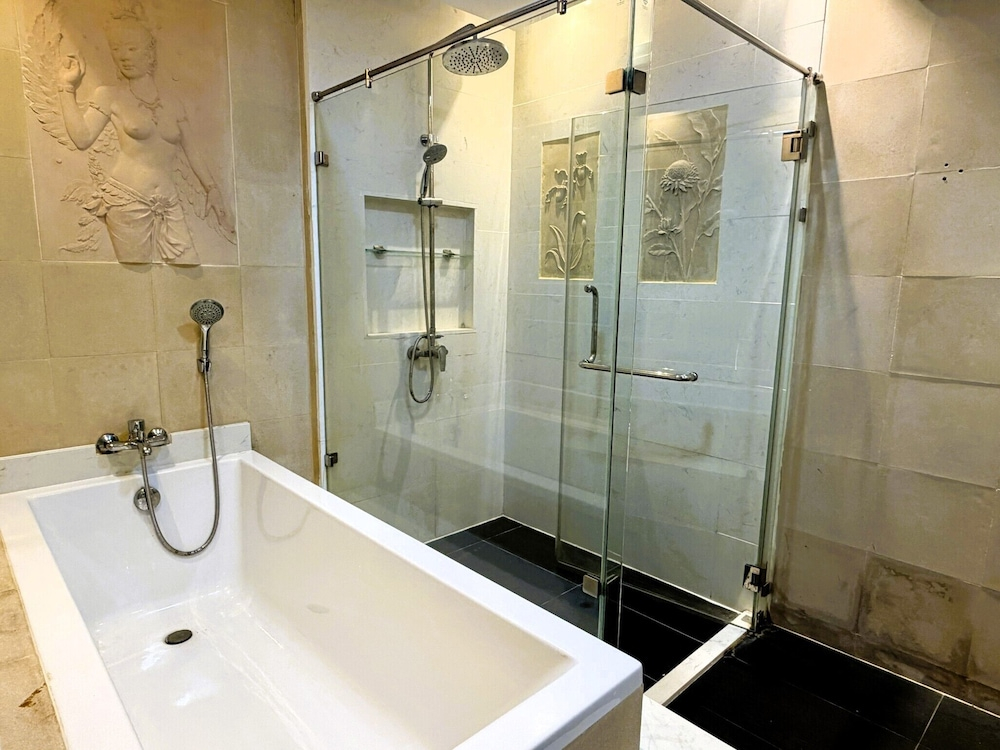 Spacious 1-bedroom Condo With Large Balcony at Baan Suan Lalana