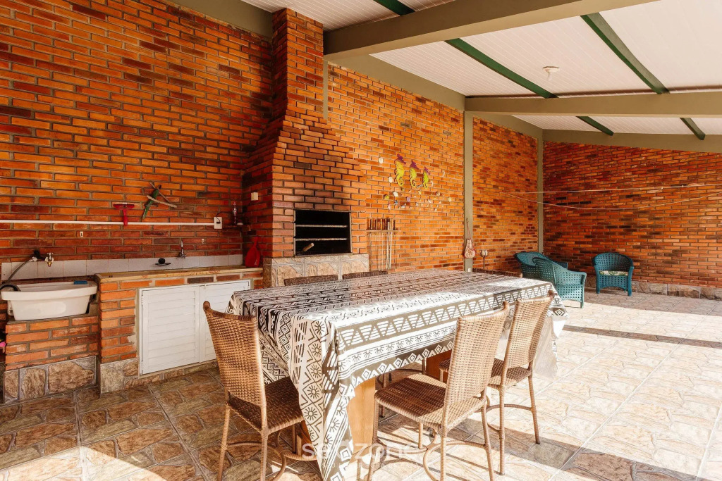 Sobrado agradável c/ churrasq. 90m do mar RDD657