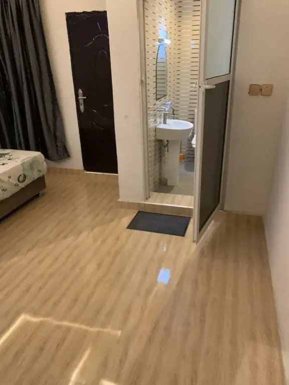 Jf Royal Hotel & Suites