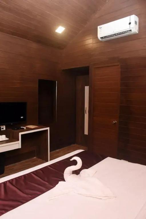 Wood House Beach Resort