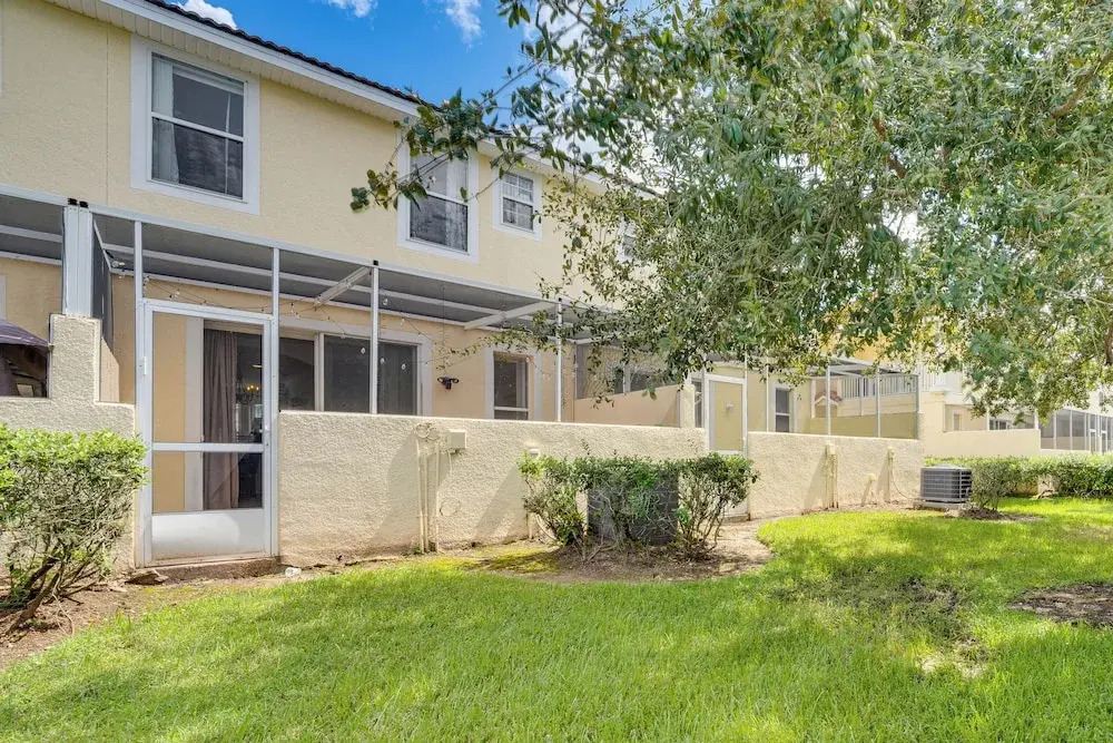 10 Mi to Disney World: Townhome w/ Community Pool!