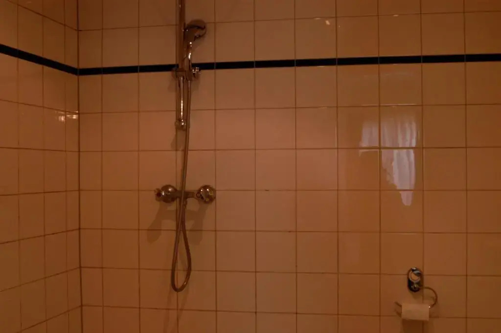 Hotel 83