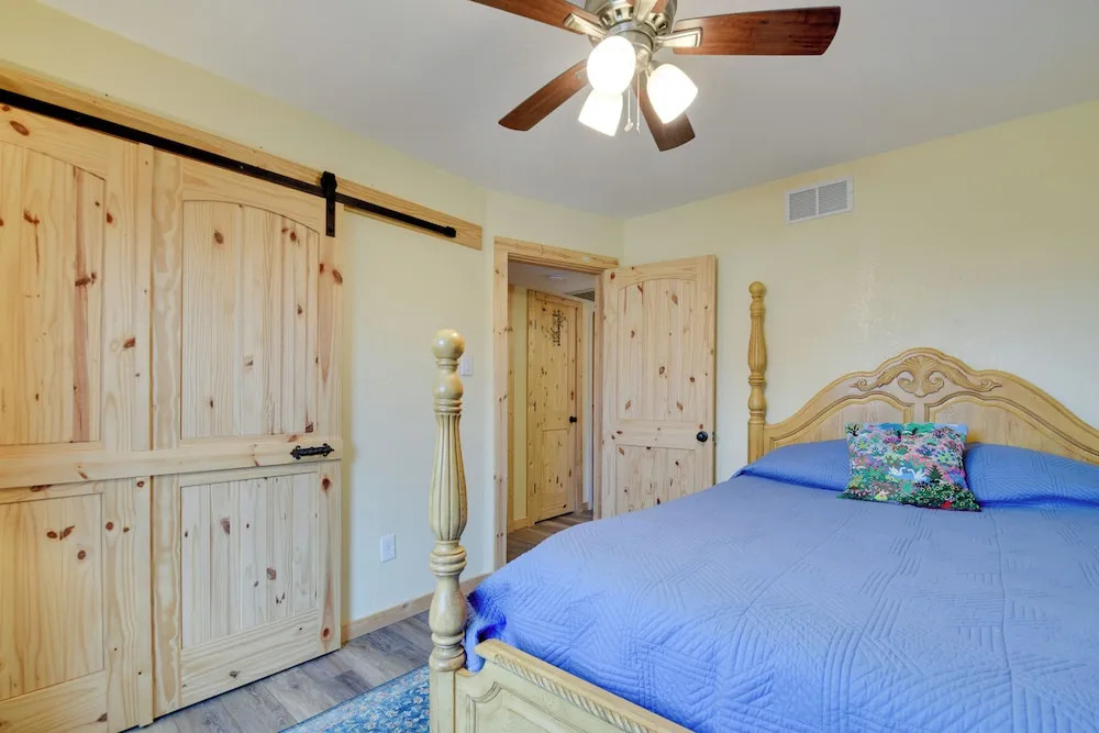 Fort Worth Home w/ Patio: 5 Mi to Dtwn!