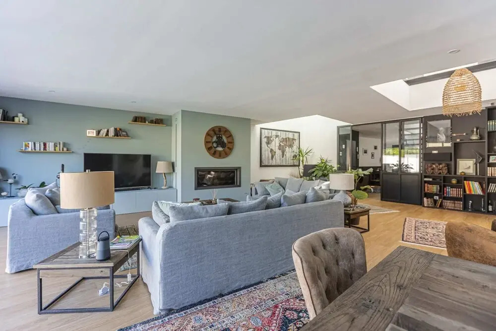 Stunning Home with Private Pool and Patio by GuestReady