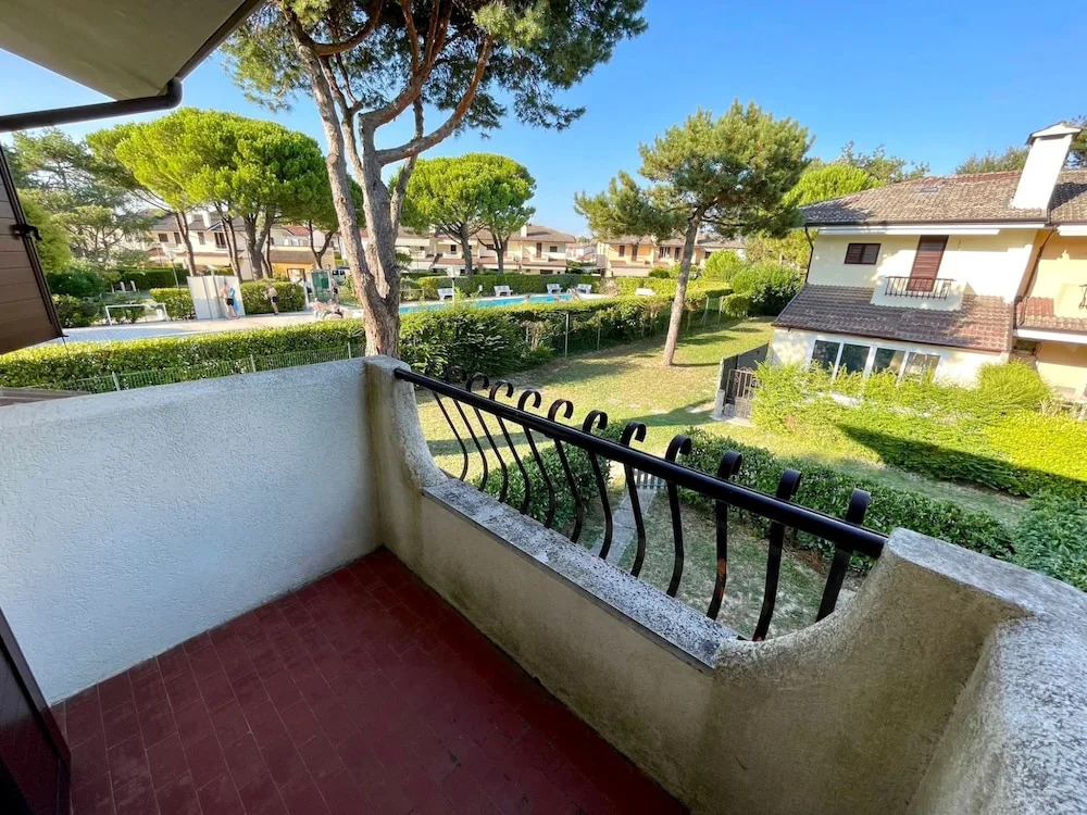 Comfy villa with pool and barbecue