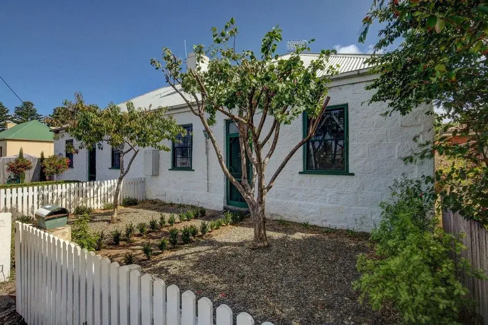 Prue's Cottage - well appointed family getaway