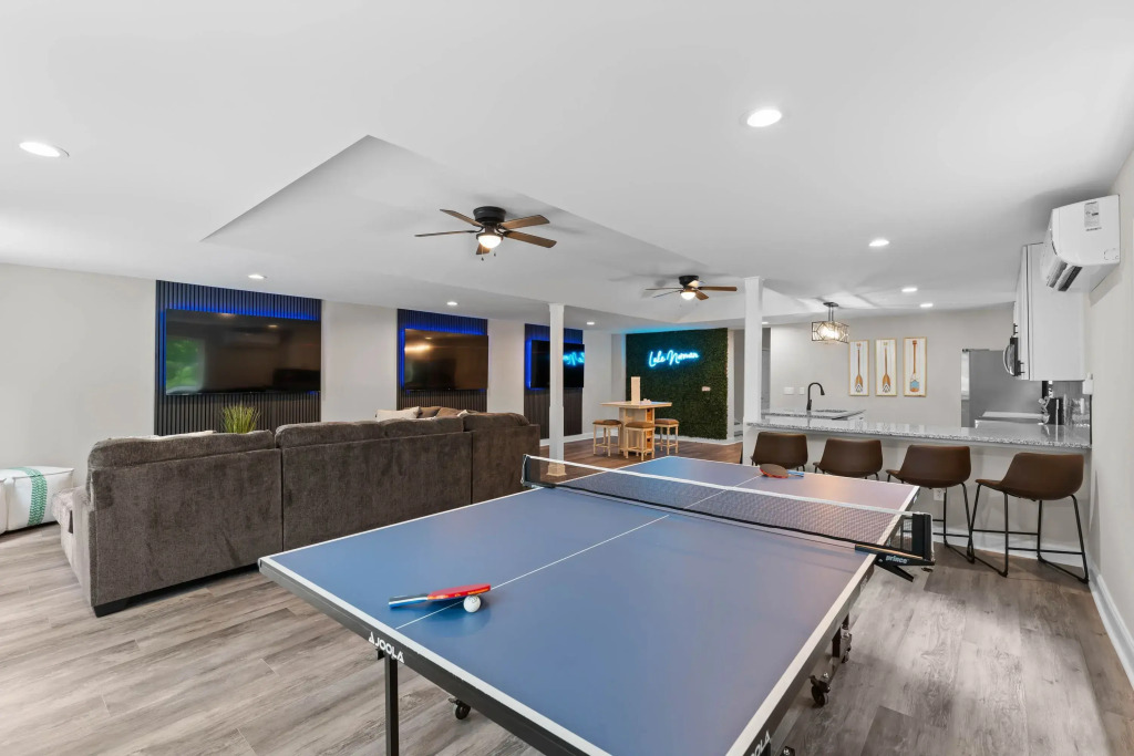 Lakefront Retreat With Private Dock, Pool, Game Room Sleeps 18