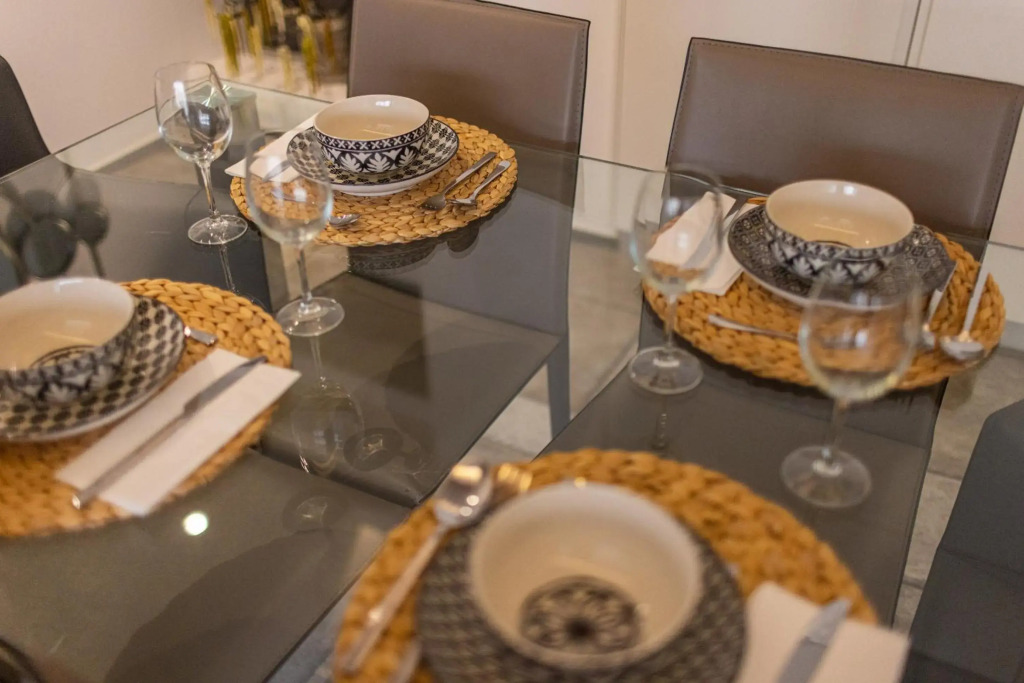 CENTER MODERN 1BR 2Bth TERRACE WI-FI AC