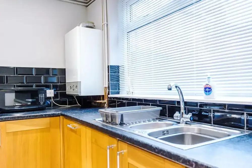 FAMILY LUXURY HOUSE, SLEEPS UP TO 8! Wifi & Parking