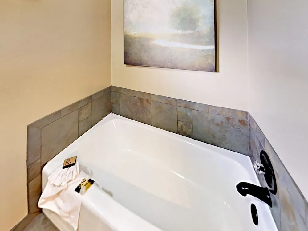 143 Eagle Drive Home - 3 Br home by RedAwning