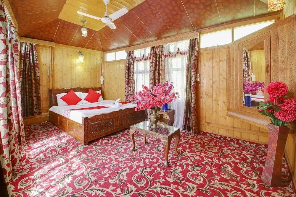 Amina Group Of Houseboats