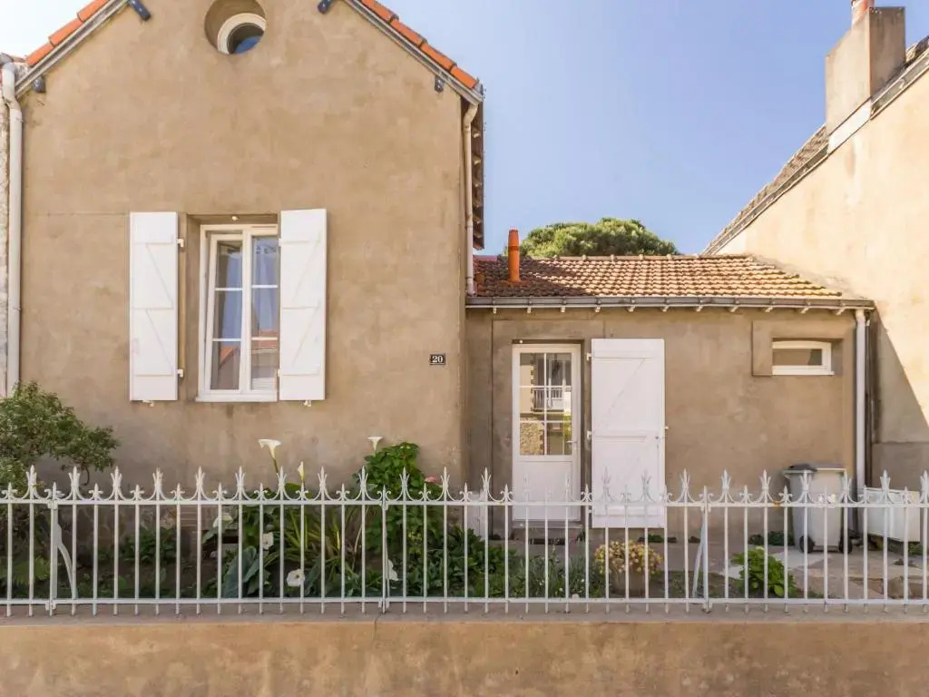 Maison familiale moderne, 300m du centre, 500m de la mer, WIFI gratuit, draps inclus. - FR-1-306-1206