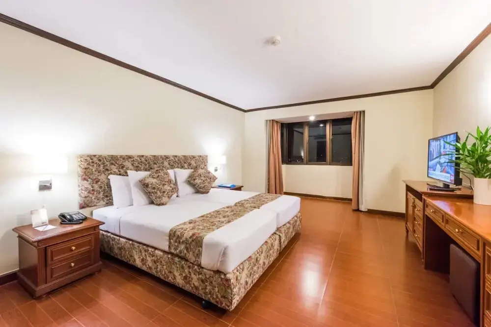 Omni Tower Nana Bangkok - Serviced Apartment on Sukhumvit Soi 4