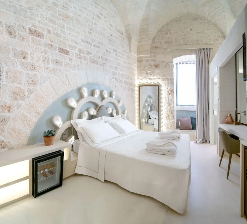 Vico Bianco Raro Smart Rooms Collection
