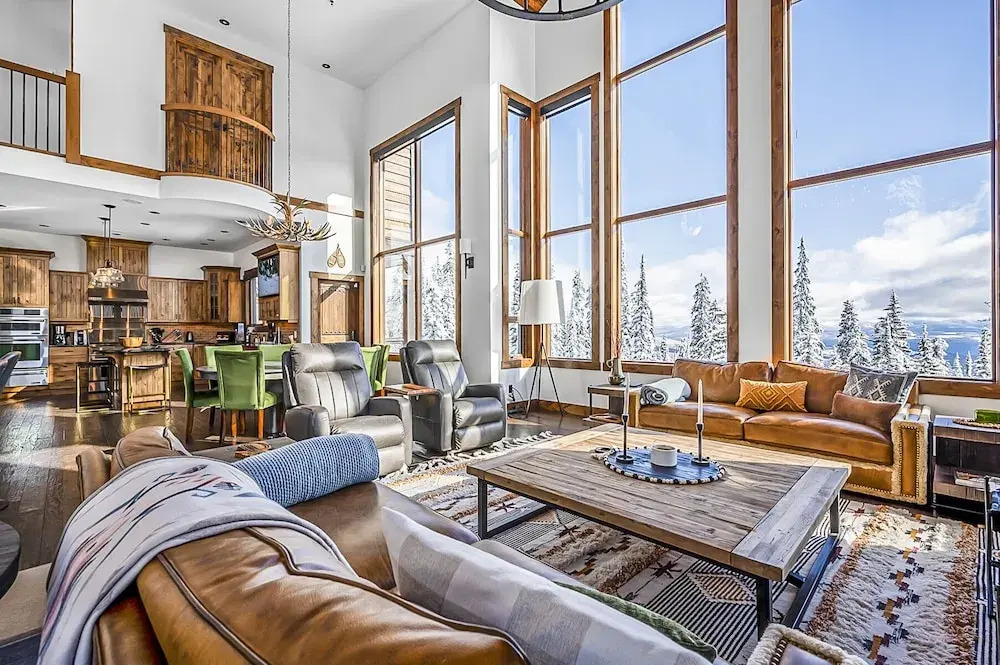 Inuksuk Lodge 4800 sq ft of Excellence