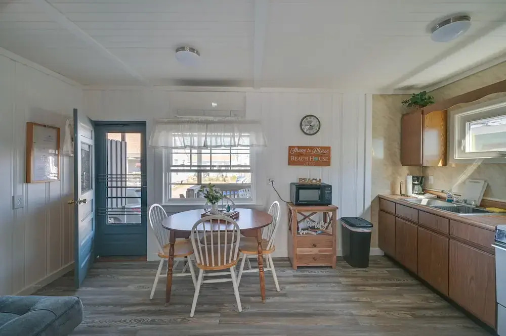 Charming Hampton Home w/ Porch, Walk to Beach!