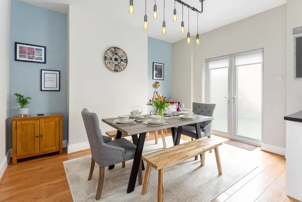 Watford House - Air Host & Stay - 3 Bedroom Period House