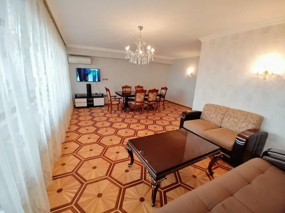 Deluxe Apartment with Sea and F1 view
