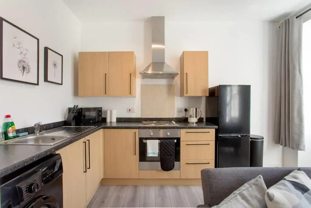 Modern & Bright 1 Bed for 4 Close To City Centre! (Adults Only)