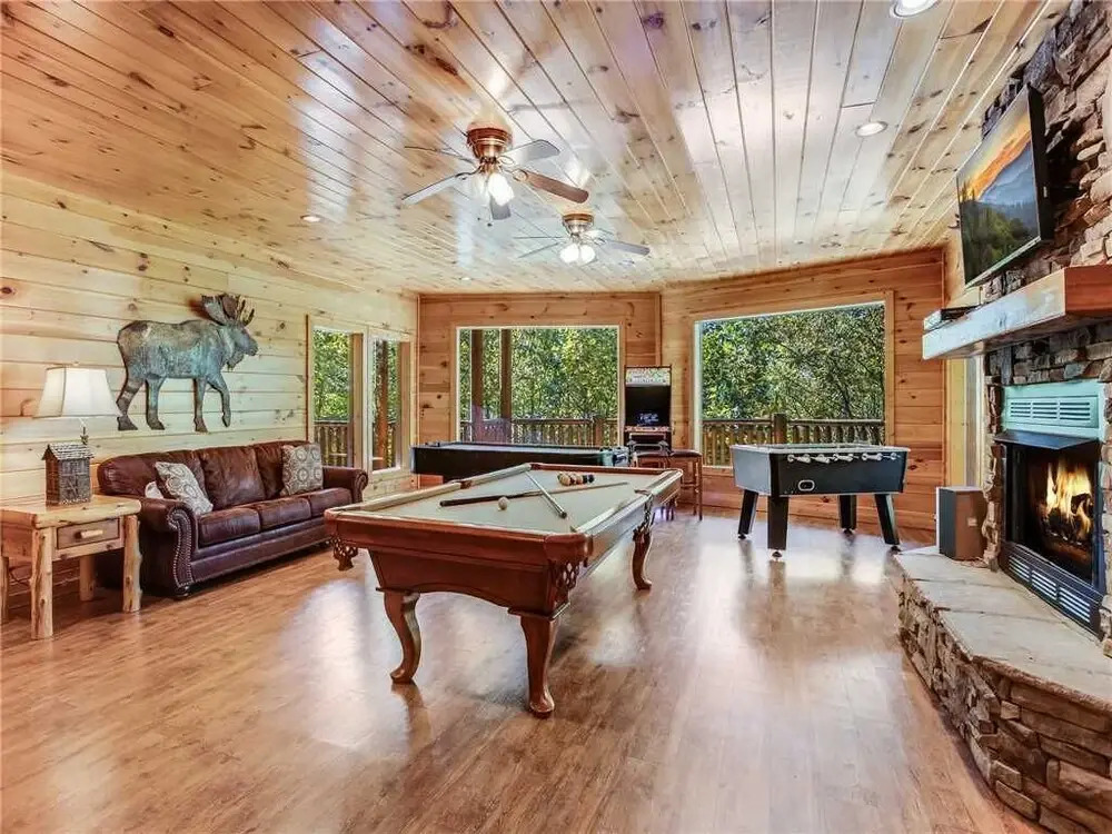 Big Bear Lodge - Five Bedroom Cabin